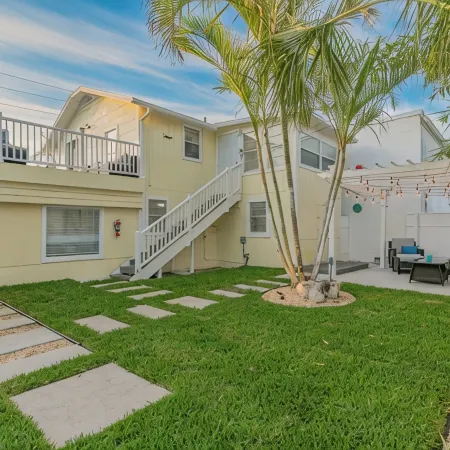 Lovely 1 bedroom with partial water view