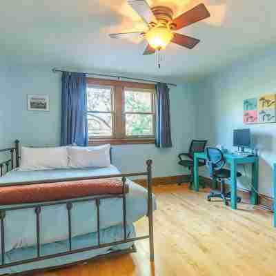 Downtown home w/ rooftop patio - walk everywhere! Rooms