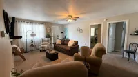 Cozy 2 Bedroom Country Cottage North of Parsons . Sleeps up to 5 people. - Wifi