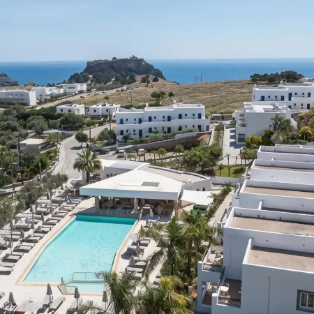 Lambis Studios & Apartments