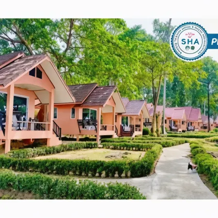 Sea Flower Resort Отели рядом с достопримечательностью «Лонли-Бич»