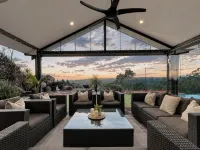 Zig ZAG Retreat - Perth Hills Home with Stunning Views and Infinity Pool - บังกะโล
