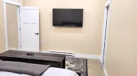 Breckenridge Suites #7 - The King's Suite - Cozy 1-Bedroom with Full Kitchen - Homestays