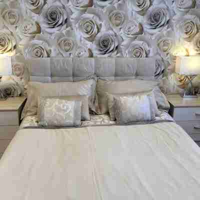 New Forest Barton-on-Sea cliff top, ground floor, garden apartmentBayside Rooms