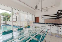 RedDoorz Premium Near Stasiun Lenteng Agung