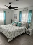 Barefoot Dreams 2 Bed 2 Bath Private Pool Home - Fenced In Yard -10 min to beach - Homestays