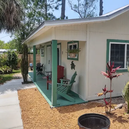 Charming pet friendly cottage in downtown Port St Joe