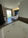 Golden Towers Hotel - Hot Tub
