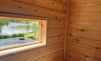Summer on the Creek- Hot Tub • Sauna • Fire Pit • Creek Views