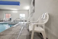 Cobblestone Hotel & Suites - Mosinee - Swimmingpools