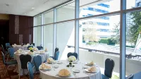Embassy Suites by Hilton Los Angeles Glendale - breakfast
