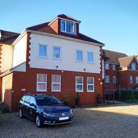 Ricky Road Guest House - Premium
