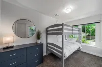 Sunset House - Luxury Pool and Hot Tub Retreat - Private Pool