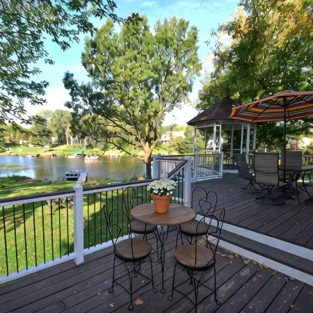 Kayaks - Firepit - Dock - Fishing & more!