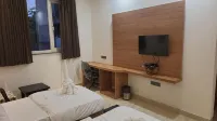 Hotel Midtown Aligarh - parking