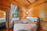 Pet friendly, private, clean, perfect Lake George location - شاليه
