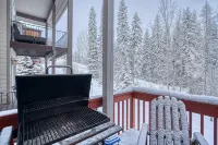 SKI IN/OUT, HOT TUB. 4 Bed 4.5 bath, 3 Kings, sleeps 20! 45 min to Glacier. - Hot Tub