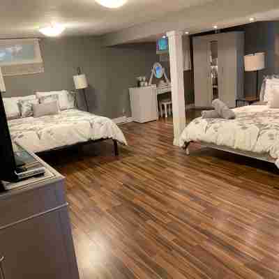 Ultra-clean basement apartment near Montreal airport! Rooms