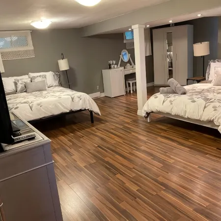 Ultra-clean basement apartment near Montreal airport!
