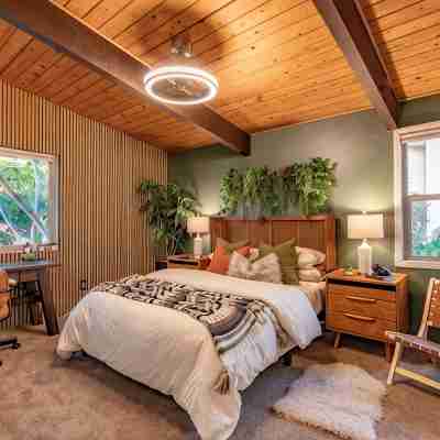 Panoramic Ocean Views, Private Heated Pool, Spa, and Waterslide! Rooms