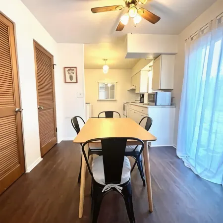 Cozy 2BR Mid-Century Townhouse w/Parking Near Downtown Ann Arbor & The Big House