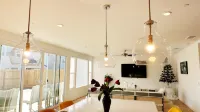 Sequoia Riverway Retreat, Visalia Central Home 4BR, 2.5 BTH. 45 mins to Sequoia - 방갈로