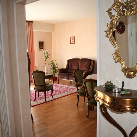 Superb apartment, downtown, private parking, quiet with elevator