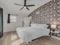 Old Town Keller 5bed 3 bath home Hotels in Keller