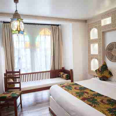 Small World Country Club Rooms