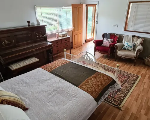 Dairy Song: for the Musicians, Artists, Travellers, Lovers of Birdlife, Yoga ... Hotels in Wingham