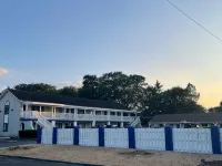 Point Pleasant Inn - Motels