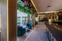 โรงแรมมารินุสท์ บีช - ที่มีบาร์