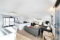 New apartment, superb lake and mountain views. - balcony