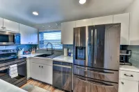 Waterfront Sleeps 6 w/private boat dock and heated pool. - Pools