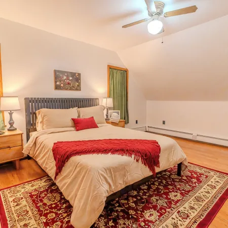 4BDR/2.5BA APT Near Tufts/7 min-Walk to Subway/Free Parking for 2 cars