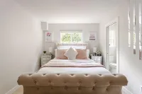 Luxurious & Modern 2 Bedroom Private Suite in Coquitlam 1 Family