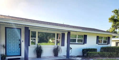Blue Door House ! - 4-Star