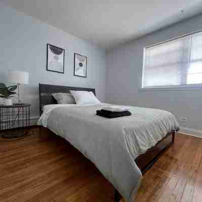 Minutes from O’Hare! Rooms