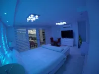 NEW - LUXURIOUS MODERN STUDIO - STEPS TO THE BEACH, RESTAURANTS AND HOTELS - Condos