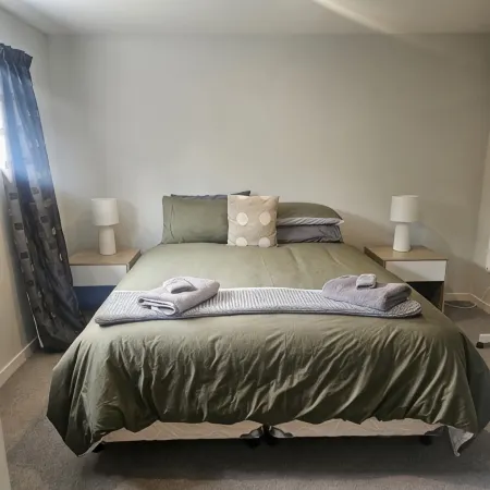 Studio Apartment 100 meters from lake and walking track
