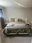 Studio Apartment 100 meters from lake and walking track