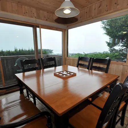 Bodega Bay Gem: 180° Ocean Views, Hot Tub, Man Cave & Family Vibes – Sleeps 12