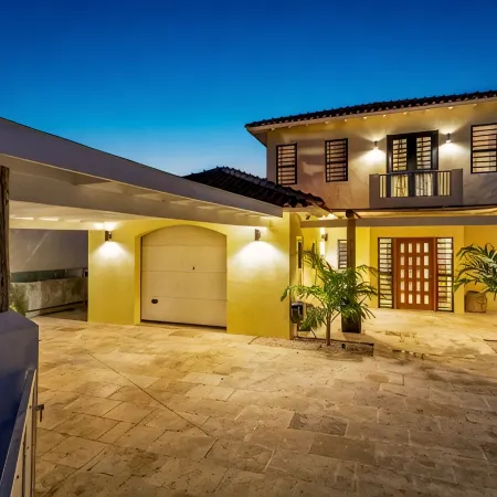 Luxury Villa Overlooking the Laguna Marina