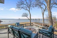 Rare Modern Beachfront Lake House on Lewisville Lake with Hot Tub, Deck & BEACH - 4-Star