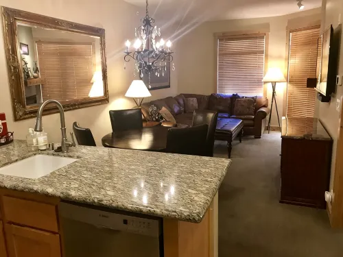 Sunstone 1Br Condo – Luxury! Steps to Hiking, Biking & Mountain Views - マウンテンビュー
