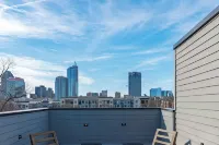 Spacious 4 Bedroom House in Charming Downtown Raleigh with Amazing Views! - 5-Star