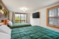 Where in the woods cabin - pet friendly - winery nearby - 3-Star