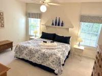 Crabby Nav's Retreat: 3-bedroom house in charming Pawleys Island with WiFi, AC