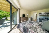 Wapato Point Halmalka Condo 510-A, 3 bed 2 bath, Sleeps 8,  Next to Outdoor Pool - Wi-Fi