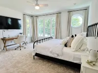 Lakefront Haven: Waterfront Oasis with Dock, Spacious Swim Pier & Pano Lake view